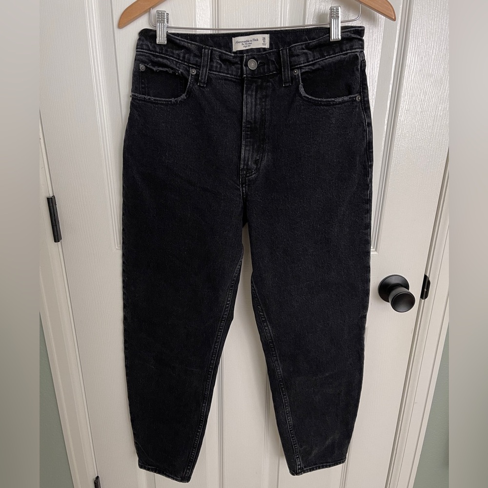 Abercrombie & Fitch - The ‘80s Mom High Rise Jean - size 6